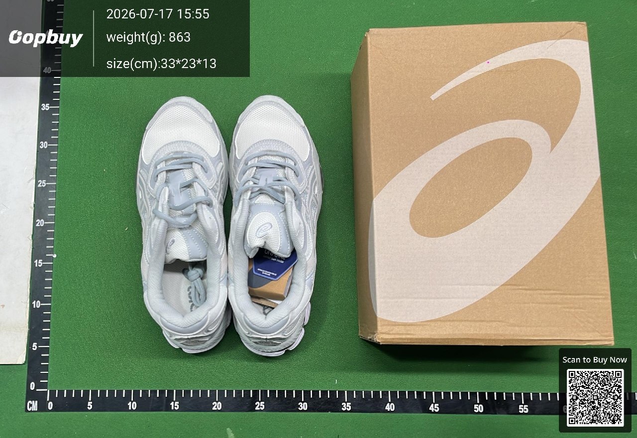 Shoes and shoebox on the warehouse inspection mat